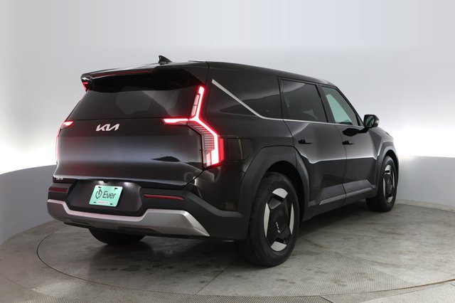 2024 Kia EV9 — photo 2 of 22