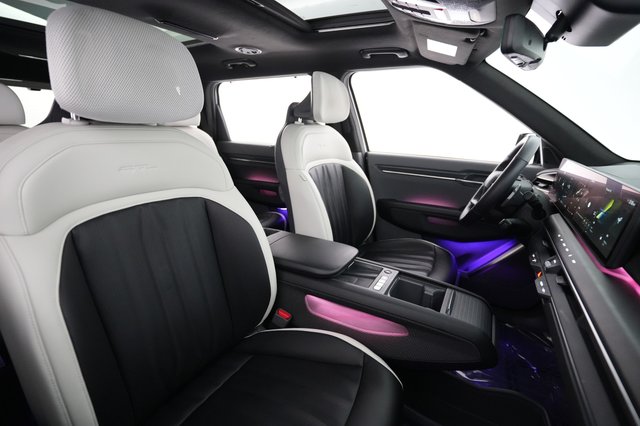 2024 Kia EV9 — photo 18 of 24
