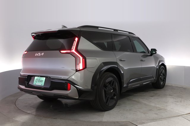 2024 Kia EV9 — photo 2 of 24