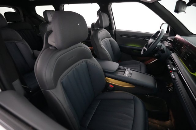 2024 Kia EV9 — photo 18 of 21