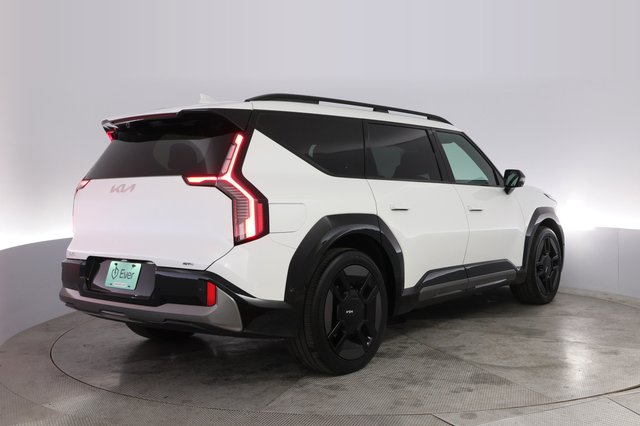 2024 Kia EV9 — photo 2 of 21
