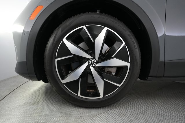 2023 Volkswagen ID.4 — photo 7 of 23