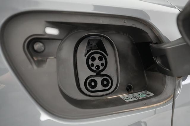2023 Volkswagen ID.4 — photo 8 of 23