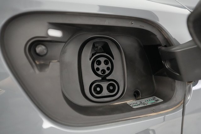 2023 Volkswagen ID.4 — photo 8 of 23