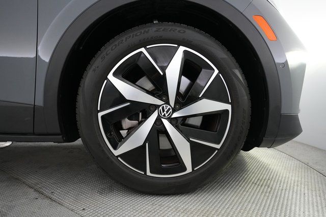 2023 Volkswagen ID.4 — photo 16 of 23
