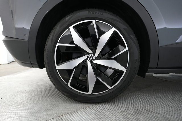 2023 Volkswagen ID.4 — photo 15 of 23