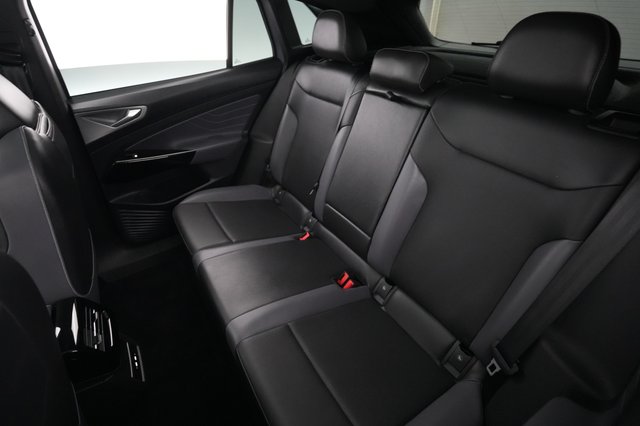 2023 Volkswagen ID.4 — photo 19 of 23