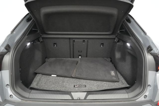 2023 Volkswagen ID.4 — photo 6 of 23