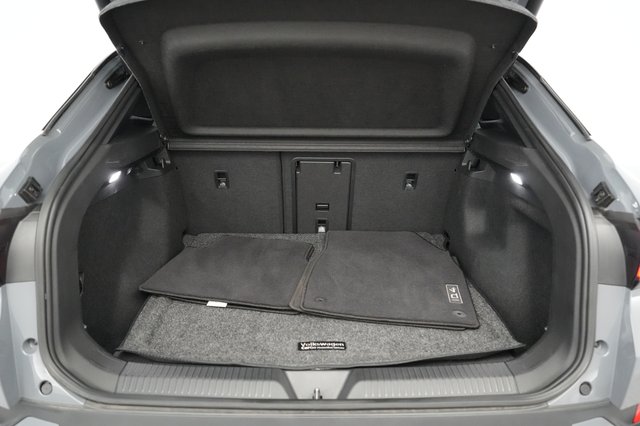 2023 Volkswagen ID.4 — photo 6 of 23