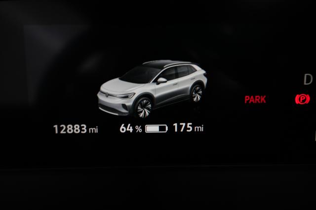 2023 Volkswagen ID.4 — photo 5 of 23