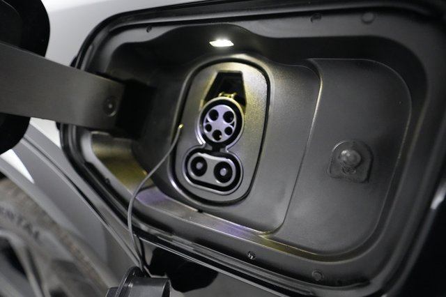 2024 Chevrolet Equinox EV — photo 8 of 20
