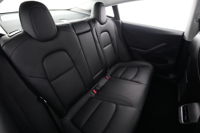 2019 Tesla Model 3 — photo 4 of 26