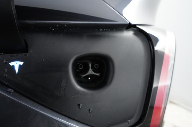 2022 Tesla Model Y — photo 8 of 21