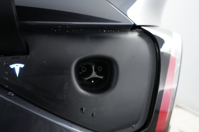 2022 Tesla Model Y — photo 8 of 21