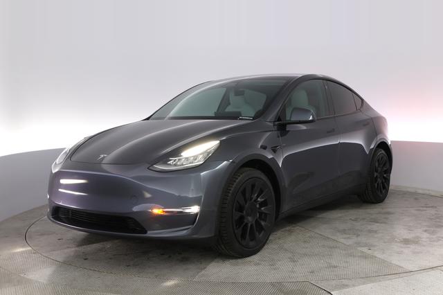 2022 Tesla Model Y — VIN 7SAYGDEE4NF400861