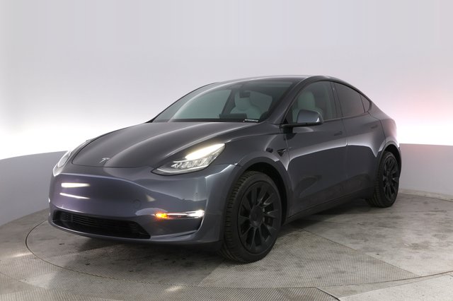 2022 Tesla Model Y — VIN 7SAYGDEE4NF400861