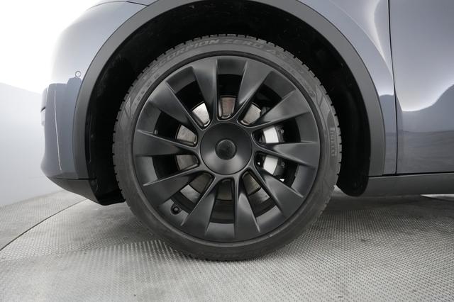 2022 Tesla Model Y — photo 7 of 21