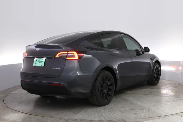 2022 Tesla Model Y — photo 2 of 21