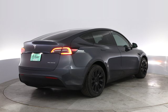 2022 Tesla Model Y — photo 2 of 21
