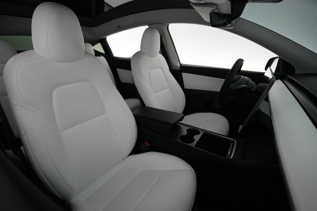 2022 Tesla Model Y — photo 18 of 21