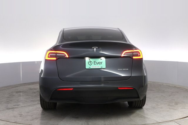 2022 Tesla Model Y — photo 12 of 21