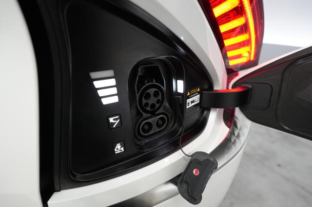 2024 Kia EV6 — photo 8 of 21