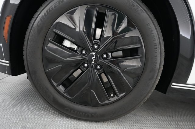 2024 Kia EV6 — photo 16 of 21