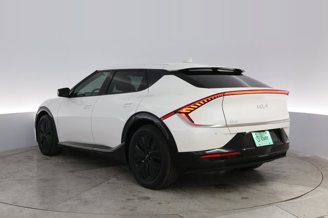 2024 Kia EV6 — photo 13 of 21