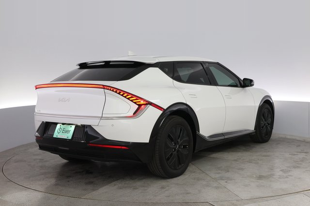 2024 Kia EV6 — photo 2 of 21