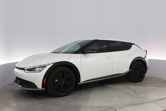 2024 Kia EV6 — photo 14 of 21
