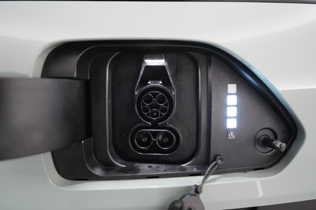 2024 Hyundai Kona Electric — photo 8 of 20