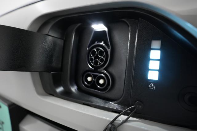 2024 Hyundai Kona Electric — photo 8 of 21