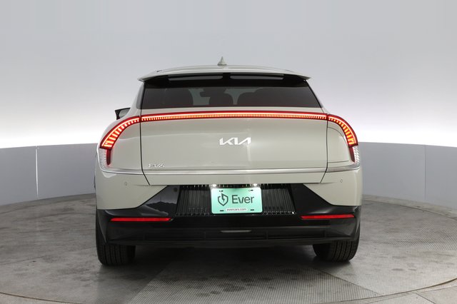 2024 Kia EV6 — photo 12 of 21