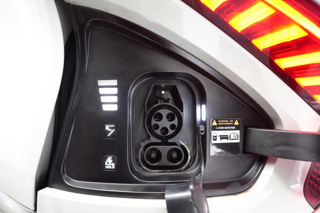 2024 Kia EV6 — photo 8 of 21