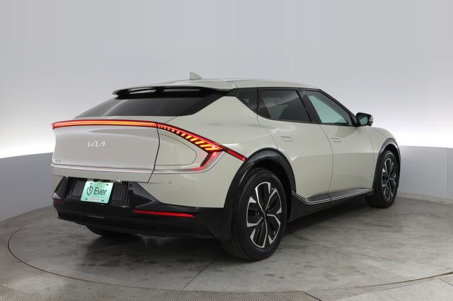 2024 Kia EV6 — photo 2 of 21