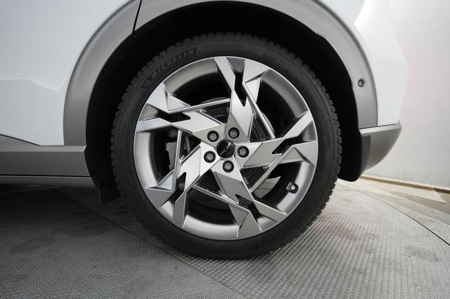 2023 Genesis GV60 — photo 7 of 20