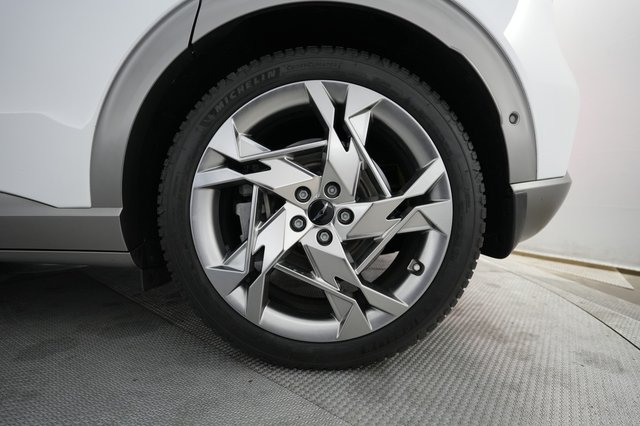 2023 Genesis GV60 — photo 7 of 20