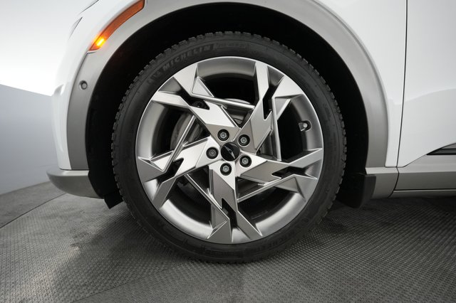 2023 Genesis GV60 — photo 17 of 20