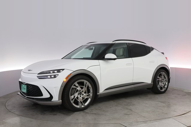 2023 Genesis GV60 — photo 14 of 20