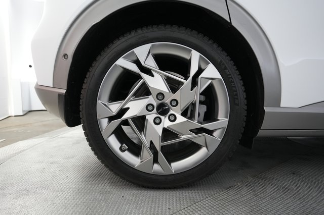 2023 Genesis GV60 — photo 15 of 20