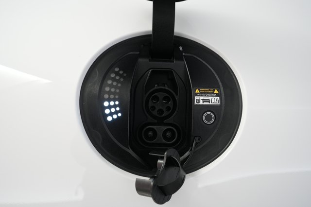 2023 Genesis GV60 — photo 8 of 20