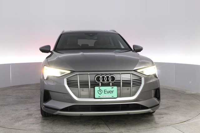2021 Audi e-tron — photo 9 of 21