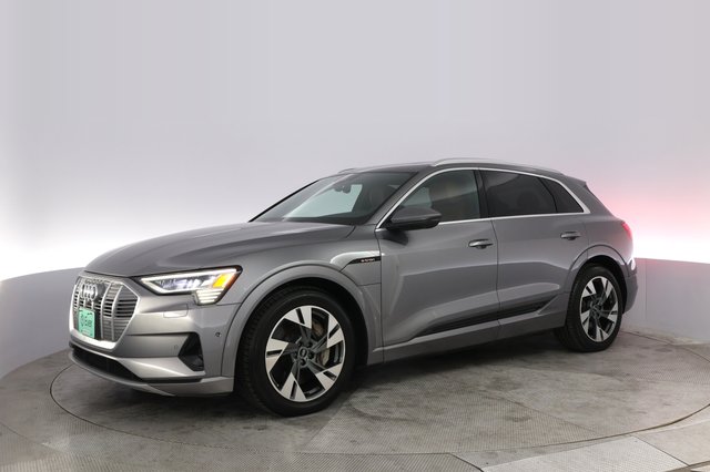 2021 Audi e-tron — photo 14 of 21