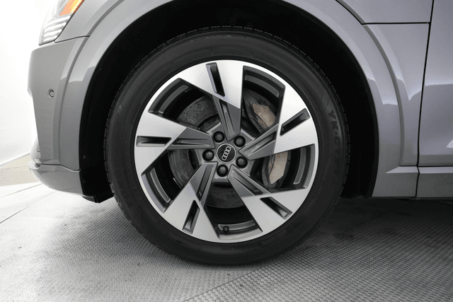 2021 Audi e-tron — photo 17 of 21