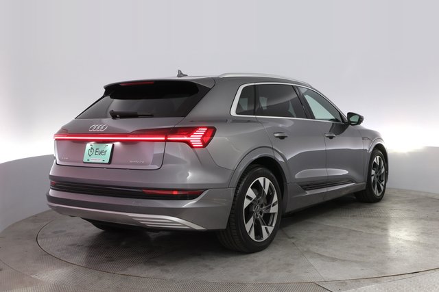 2021 Audi e-tron — photo 2 of 21