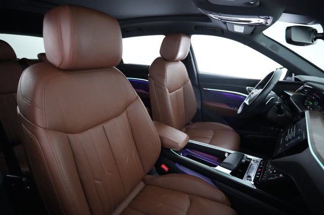 2021 Audi e-tron — photo 18 of 21