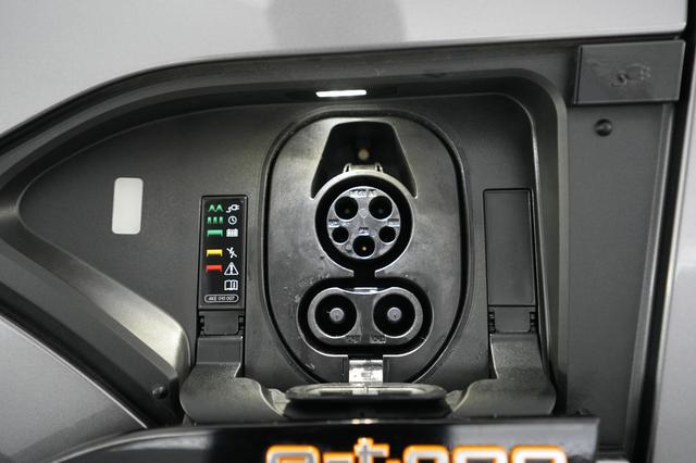 2021 Audi e-tron — photo 8 of 21