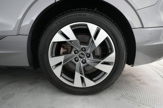 2021 Audi e-tron — photo 15 of 21