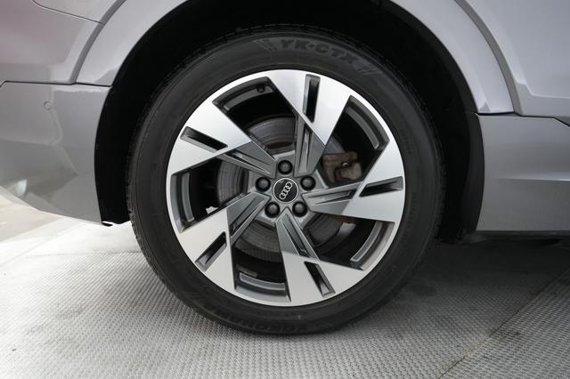 2021 Audi e-tron — photo 7 of 21