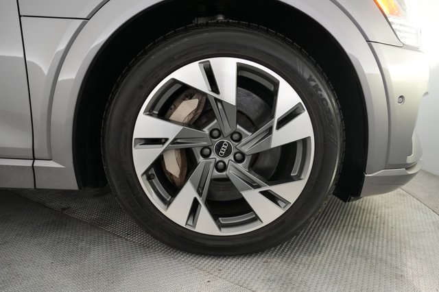 2021 Audi e-tron — photo 16 of 21